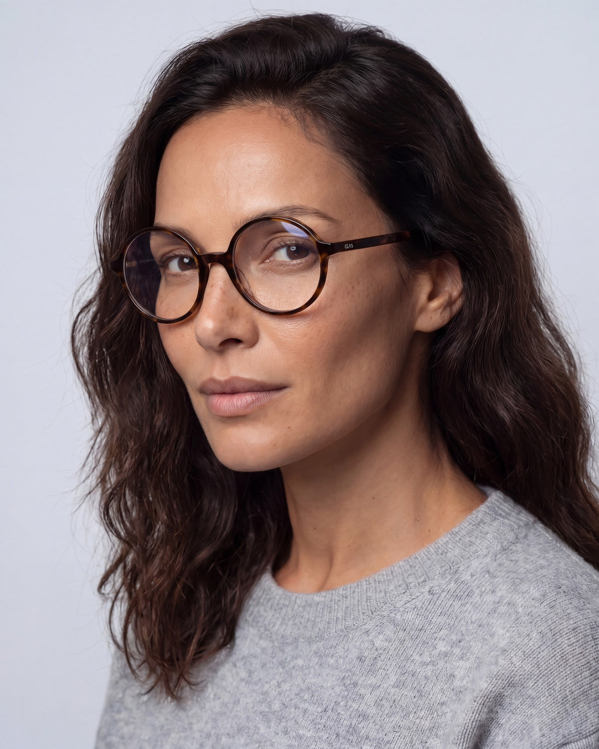 Rakel Deep Chestnut Blue Light, worn, side