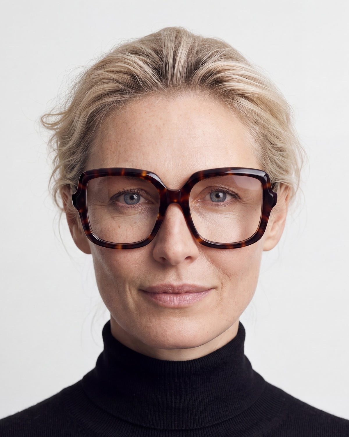 Elara in tortoiseshell, worn, Heather lenses