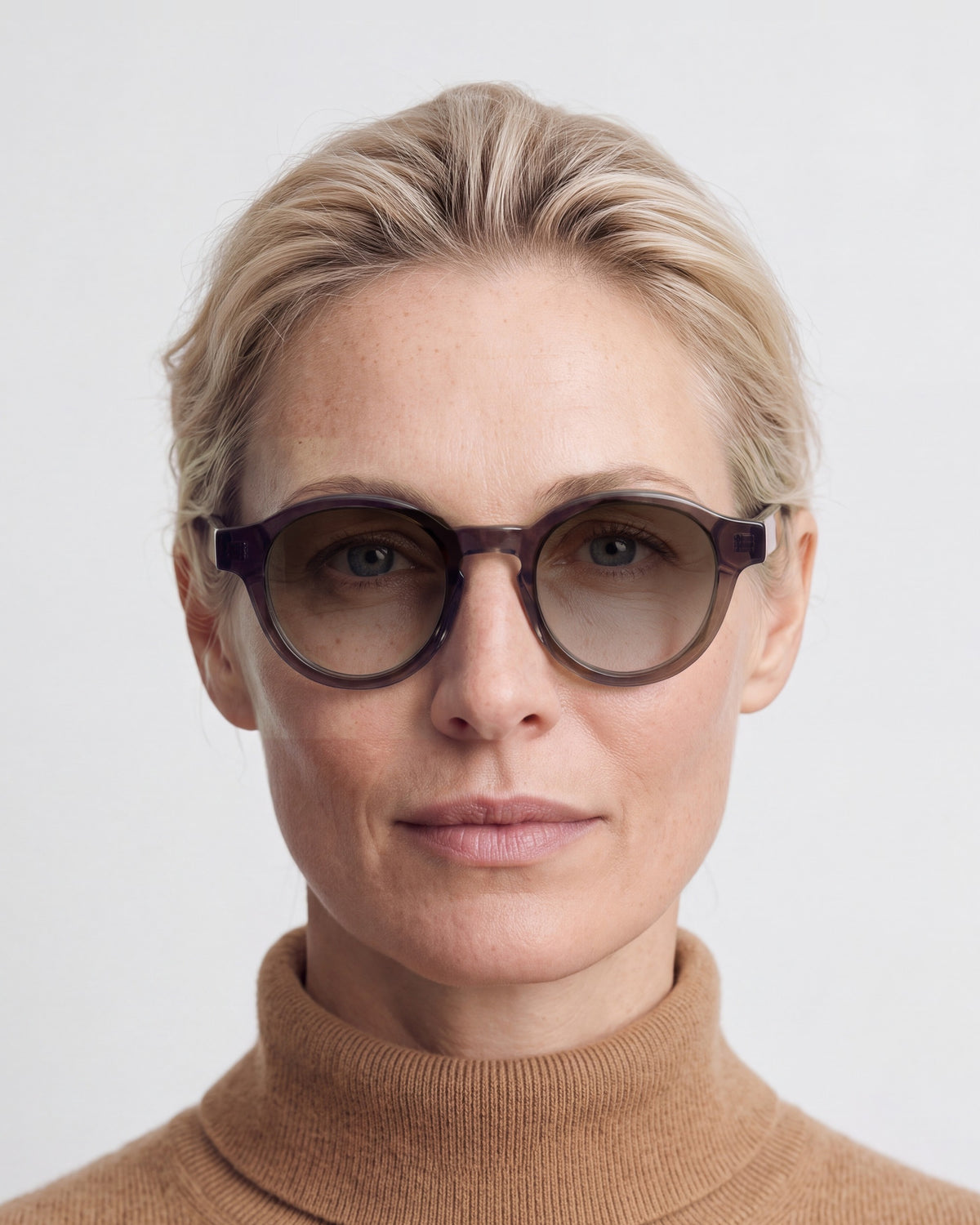 Nora in dark brown, worn, sun lenses