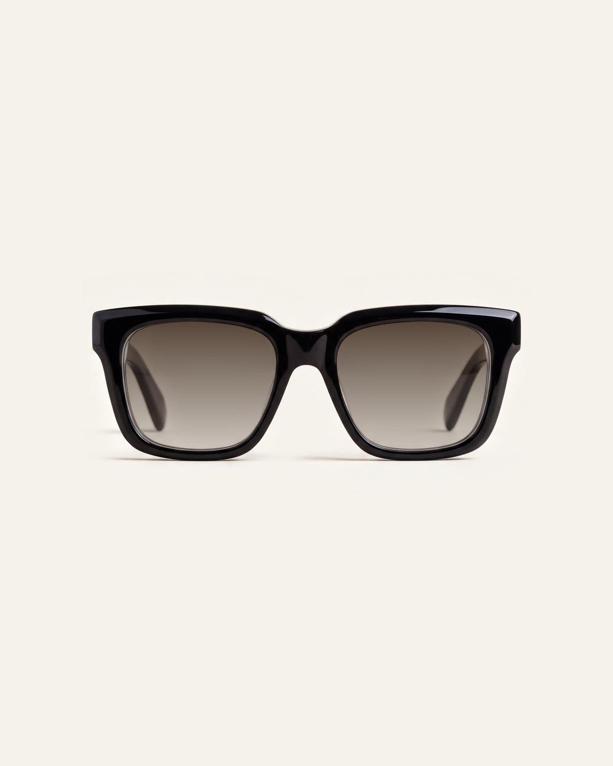 Therese in black, front, Sun lenses
