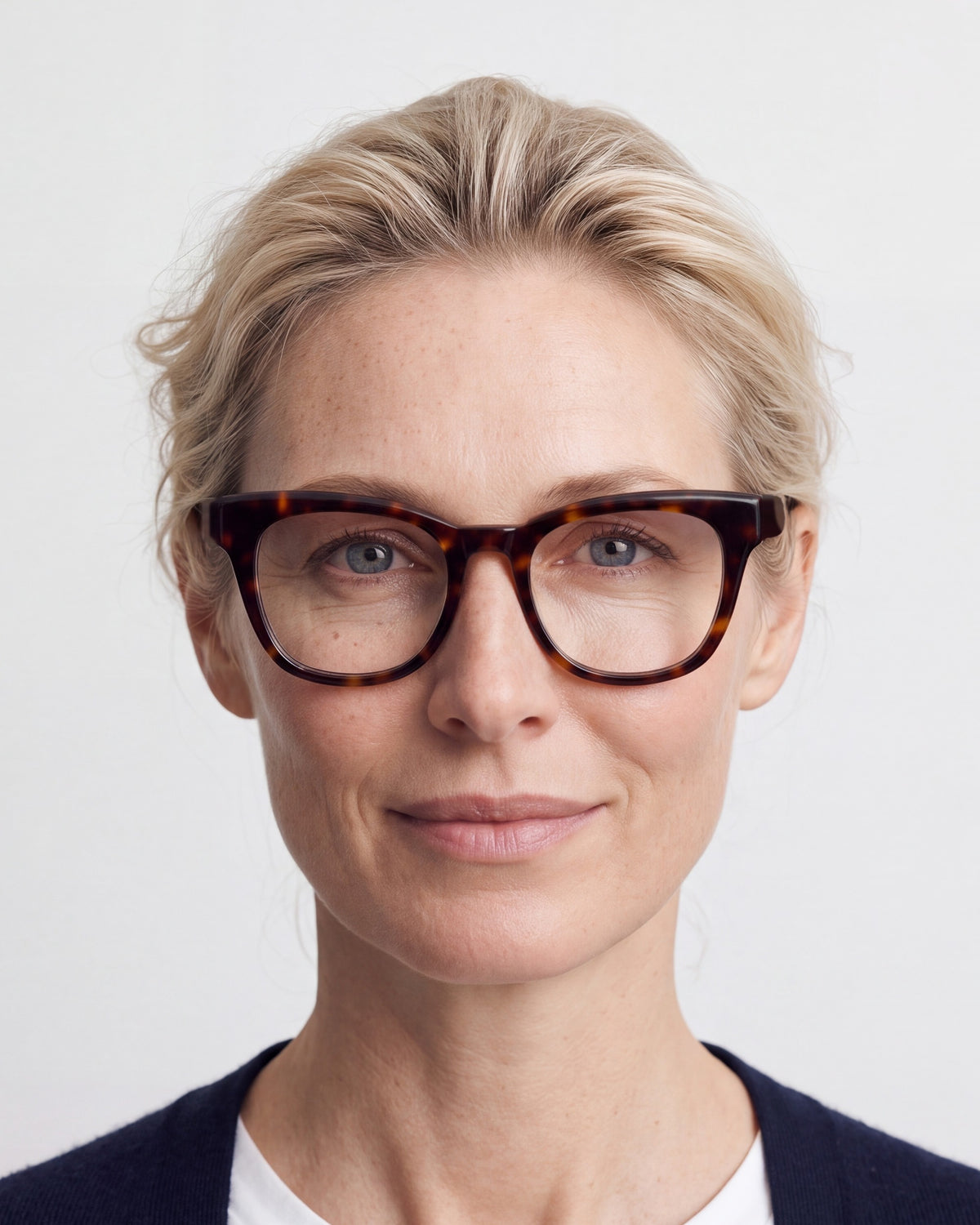 Zoey in tortoiseshell, worn, Heather lenses