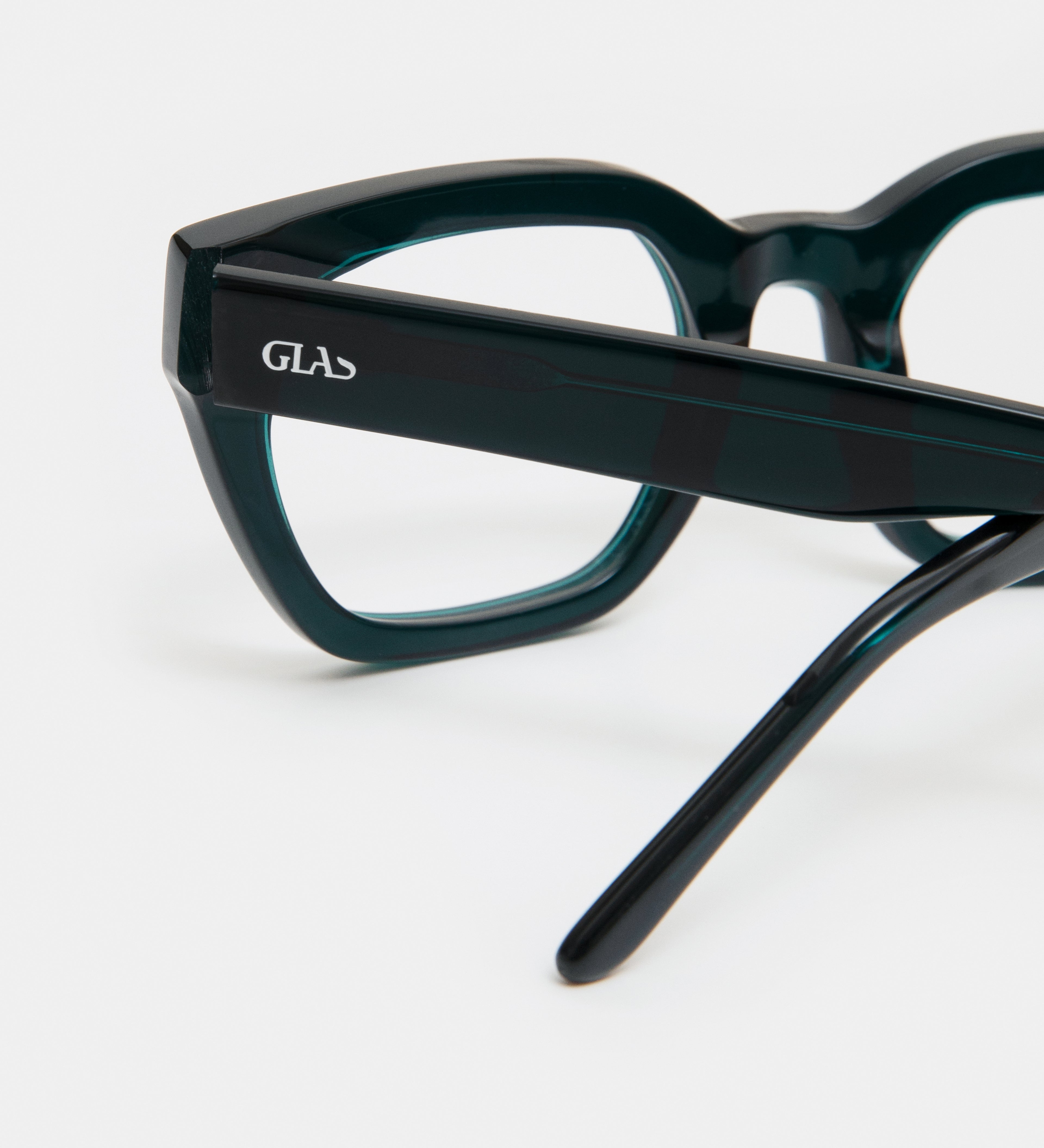 Kiara Deep Green Blue Light