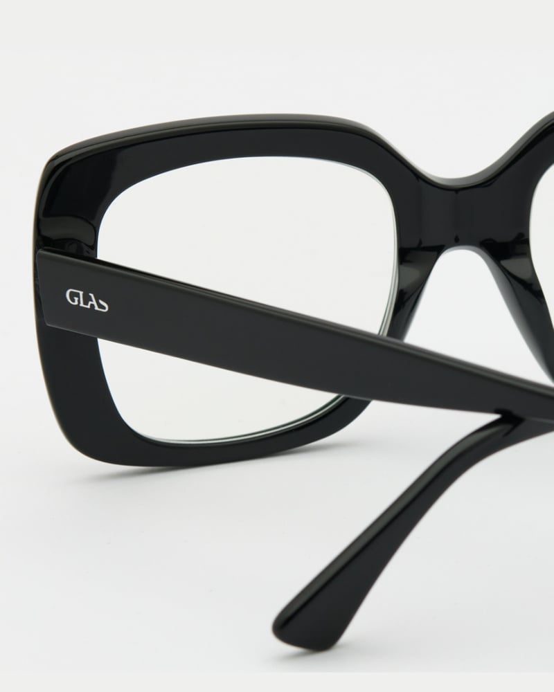 Mio Black Readers